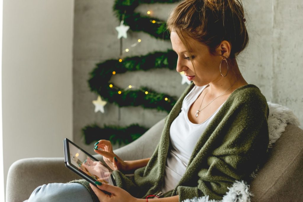 Take the time to UnPlug this Holiday season and follow these tech travel tips.