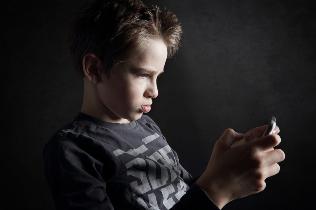 Are your kids playing too many violent video games? Here's what can happen if they do. Learn more about how to keep your kids safe online at www.digitalcitizenacademy.orgåç